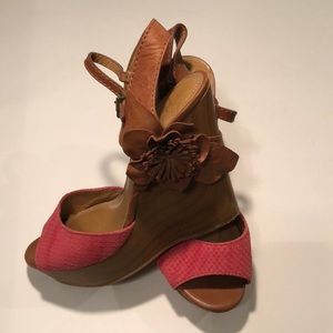 Gianni Bini Wedge Size 8M